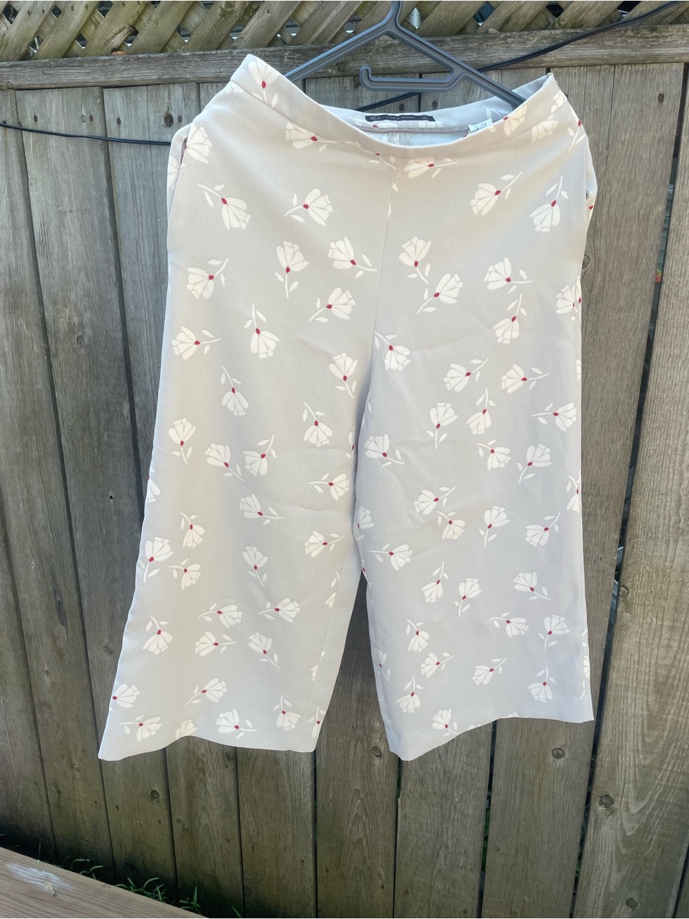 Zara Beige Floral Wide-Leg Pants with White & Red Print